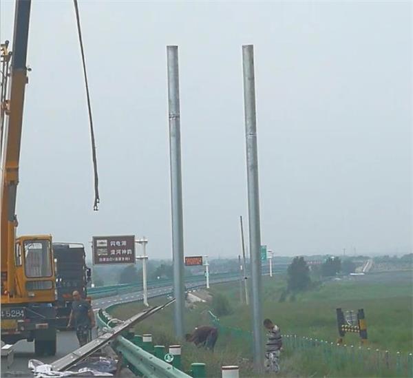 指示牌立柱過(guò)程 指示牌立柱過(guò)程
