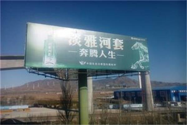 張家口三面單立柱廣告牌制作